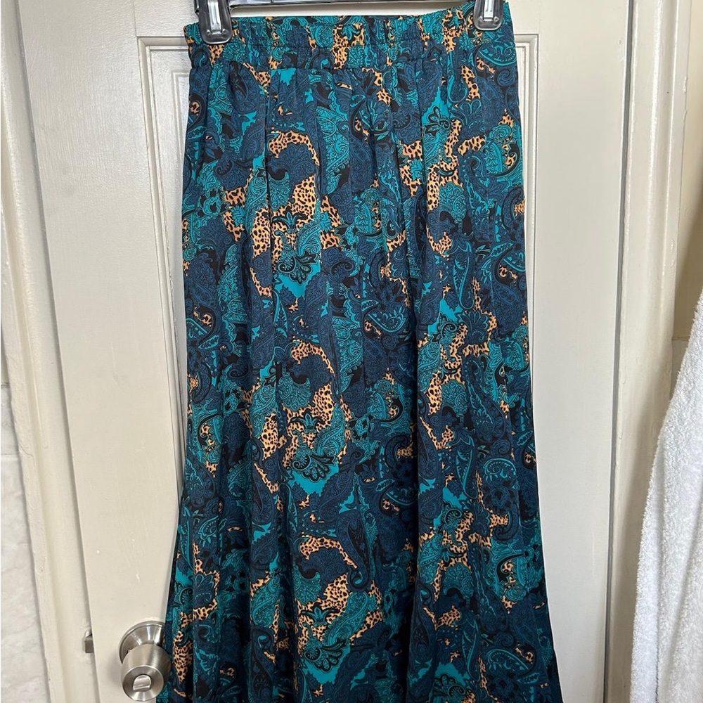Elegant Teal and Black Patterned Skirt